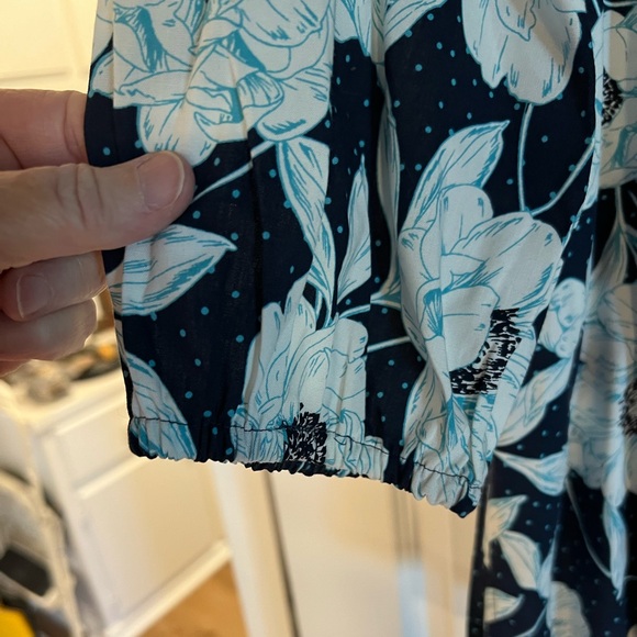 LOFT Floral Tunic. Navy with white flowers. Size XL. - Picture 5 of 11